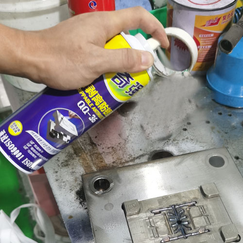正確維護(hù)注塑模具的 5 個(gè)關(guān)鍵要素模具清洗劑防銹劑必不可少